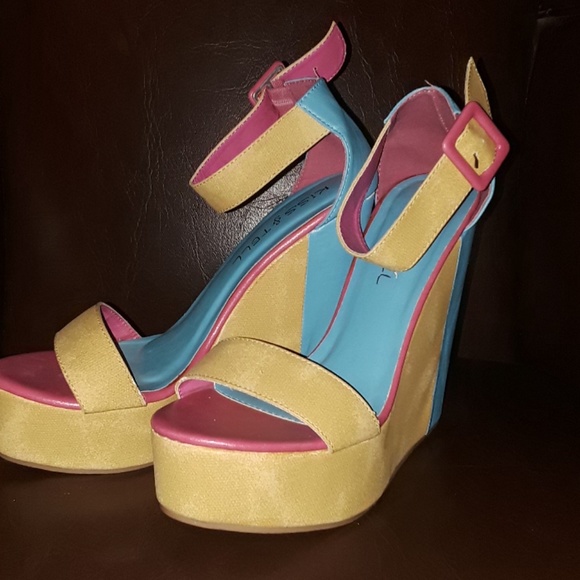 Kiss&Tell Wedge Heels - Picture 3 of 4